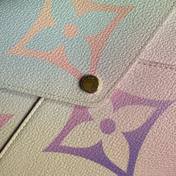 Louis Vuitton Large Kirigami Pochette In Sunrise Pastel - Picture 9 of 16